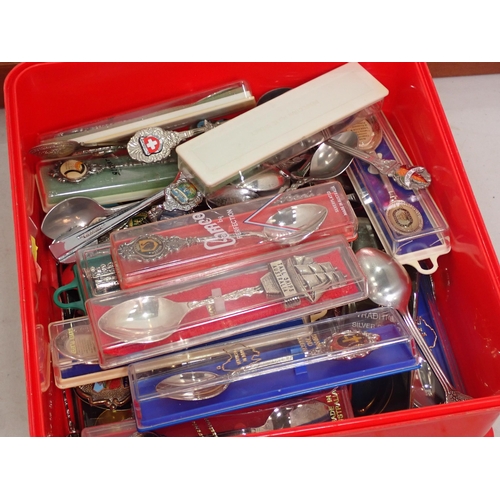 471 - A cased EPNS Cutlery Set and a Box of assorted Souvenir Spoons.