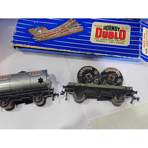 528 - A Hornby Dublo part Train Set including track, locomotive, carriages etc