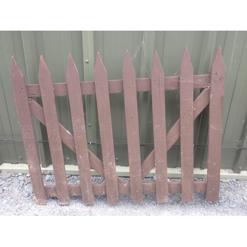 560 - A wooden Garden Bench and a wooden Garden Gate, A/F