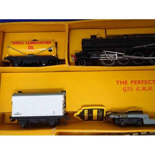 1002 - A boxed Hornby-Dublo G25 3-rail Freight Set. All items are in mint condition showing only slight use... 