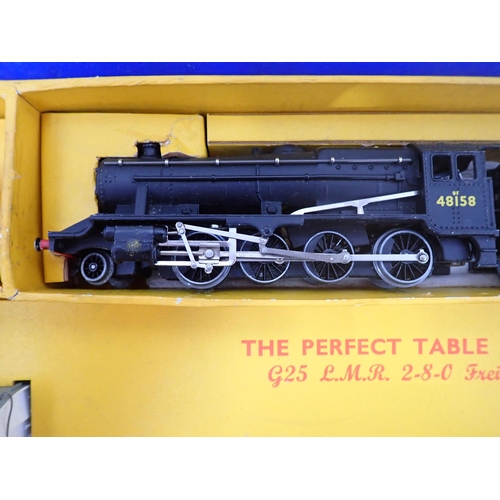 1002 - A boxed Hornby-Dublo G25 3-rail Freight Set. All items are in mint condition showing only slight use... 