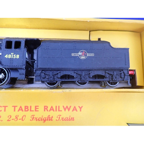 1002 - A boxed Hornby-Dublo G25 3-rail Freight Set. All items are in mint condition showing only slight use... 