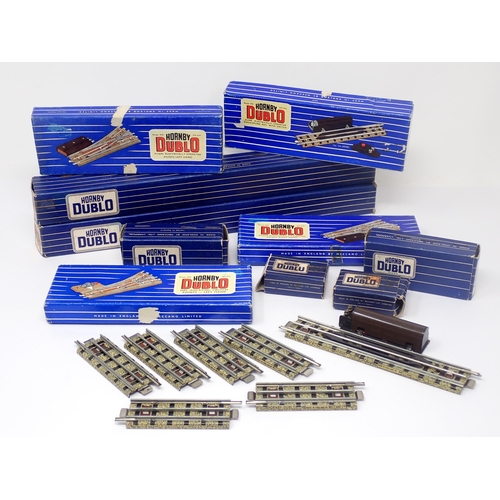 1008 - Ten boxes of Hornby-Dublo 3-rail unused Track, boxed. Comprising EODPL, EODPR, ISPL, EUBR, IBR 1/4, ... 