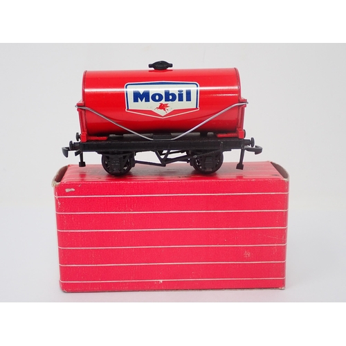 1011 - A Hornby-Dublo rare export No.4877 Mobil Tanker, unused and boxed. Perfect box. With correct bolt on... 