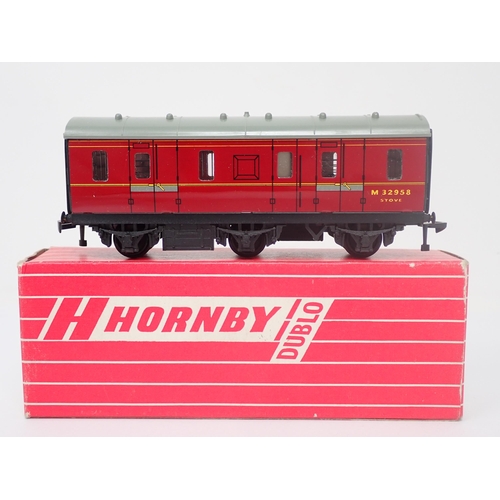 1015 - A boxed Hornby-Dublo No.4076 six-wheeled Passenger Brake Van, unused. Model in mint condition with n... 