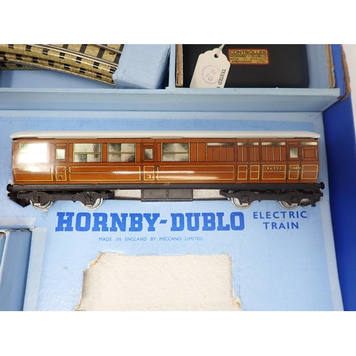 1016 - A boxed Hornby-Dublo EDP1 Gresley Passenger Set, mint, all packing and literature. Locomotive and co... 