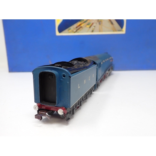 1016 - A boxed Hornby-Dublo EDP1 Gresley Passenger Set, mint, all packing and literature. Locomotive and co... 