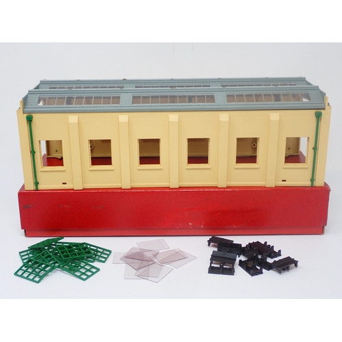 1017 - A boxed Hornby-Dublo No.5005 Engine Shed, near mint and boxed. Engine Shed has had the drain pipe sp... 