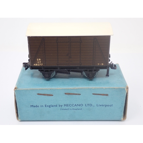 1019 - A Hornby-Dublo D1 SR Goods Van, mint in box 9/48. Goods van in mint condition, I don't believe this ... 