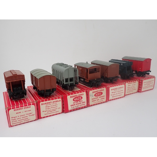 1021 - Seven boxed Hornby-Dublo 2-rail Wagons, unused in superb boxes. Wagons consist of 4301, 4311, 4313, ... 