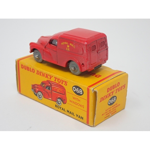 1025 - A boxed Dublo Dinky Toys No.068 Royal Mail Van, mint. Model in mint condition with grey plastic whee... 