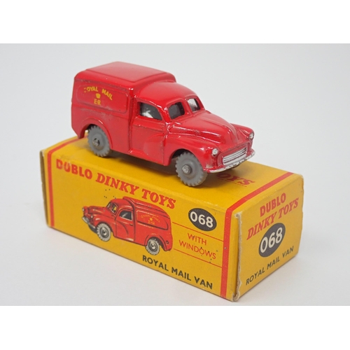 1025 - A boxed Dublo Dinky Toys No.068 Royal Mail Van, mint. Model in mint condition with grey plastic whee... 