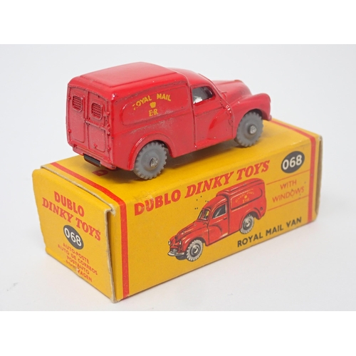 1025 - A boxed Dublo Dinky Toys No.068 Royal Mail Van, mint. Model in mint condition with grey plastic whee... 