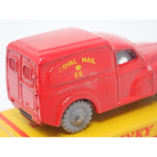 1025 - A boxed Dublo Dinky Toys No.068 Royal Mail Van, mint. Model in mint condition with grey plastic whee... 