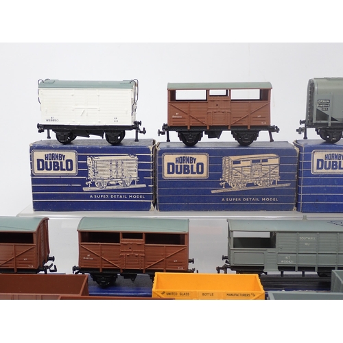 1032 - Fifteen boxed Hornby Dublo SD6 Wagons as per photos. Excellent to mint, some have not been run. Boxe... 