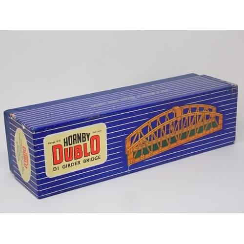 1039 - A boxed Hornby-Dublo D1 Girder Bridge, mint in near perfect condition. Girder Bridge in mint conditi... 