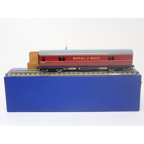 1042 - A boxed Hornby-Dublo D1 T.P.O. Mail Van Set. Coach has been lightly run. Box in superb condition, wi... 