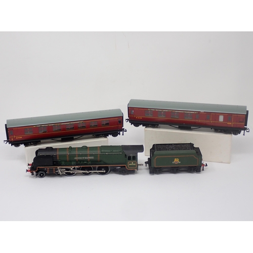 1047 - A boxed Hornby-Dublo EDP22 'Royal Scot' Passenger Set. Locomotive and carriages in mint condition. B... 