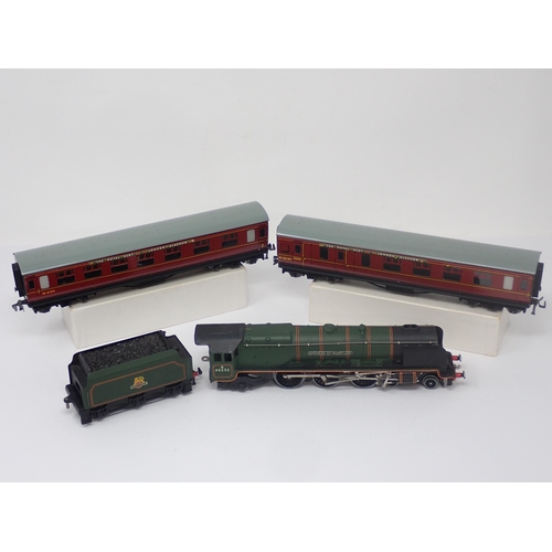 1047 - A boxed Hornby-Dublo EDP22 'Royal Scot' Passenger Set. Locomotive and carriages in mint condition. B... 