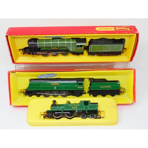 1066 - A boxed Triang/Hornby R855N 'Flying Scotsman', boxed R869S 'Battle of Britain' and R754 M7 Class Tan... 