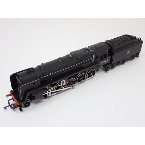 1067 - A boxed Hornby 00 gauge R550 2-10-0 Locomotive, a boxed R350 4-4-0 L1 SR Locomotive and a boxed R052... 