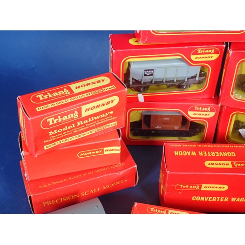 1068 - Seventeen boxed Triang/Hornby 00 gauge Wagons including R738 Continental Ferry Van, three unboxed Wa... 