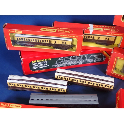 1069 - Twelve boxed Triang/Hornby 00 gauge Coaches including 3x R332, 3x R333, Clerestory R745/6, R422A/, R... 