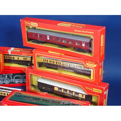 1069 - Twelve boxed Triang/Hornby 00 gauge Coaches including 3x R332, 3x R333, Clerestory R745/6, R422A/, R... 