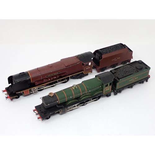 1076 - A boxed Hornby-Dublo 2-rail No.2220 'Denbigh Castle' and a boxed No.2226 'City of London'. Both very... 