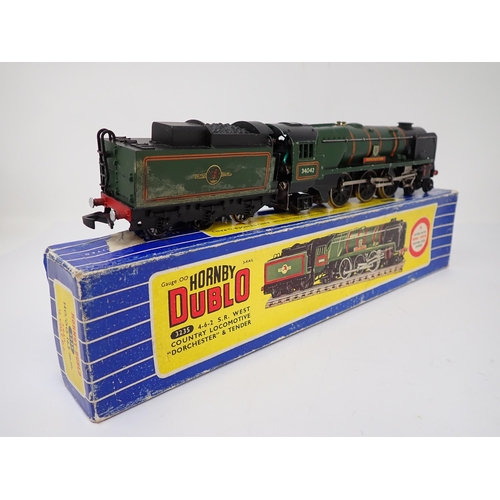 1079 - A boxed Hornby-Dublo No.3235 West Country 'Dorchester' Locomotive. Model and box both very good