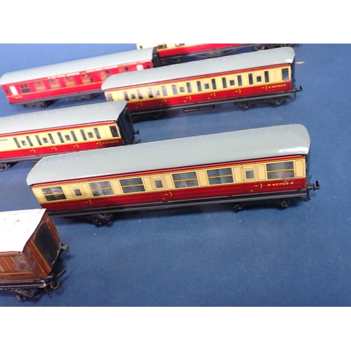 1083 - Twenty five unboxed 3-rail Coaches. Condition varies