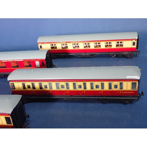 1083 - Twenty five unboxed 3-rail Coaches. Condition varies