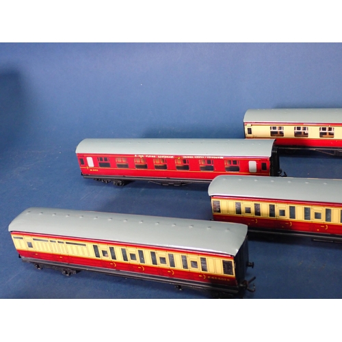 1083 - Twenty five unboxed 3-rail Coaches. Condition varies