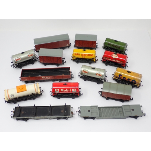 1085 - Forty unboxed Hornby-Dublo 2 and 3-rail Wagons. Good to very good condition.