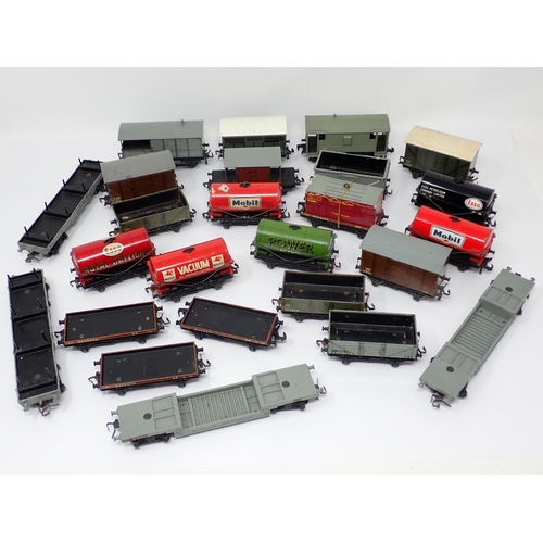 1085 - Forty unboxed Hornby-Dublo 2 and 3-rail Wagons. Good to very good condition.