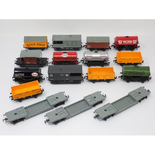 1092 - Twenty six unboxed Hornby-Dublo 2 and 3-rail Wagons GV-VG