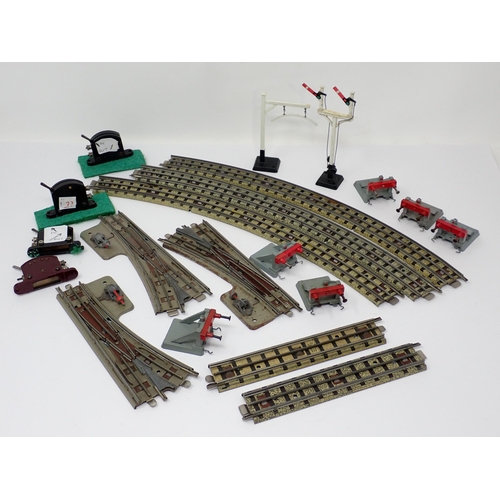 1093 - Over 150 pieces of Hornby-Dublo 3-rail Track. Approx. 150 straights, 15 large radius curves, switche... 