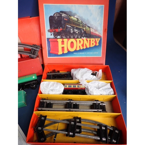 1122 - A boxed Hornby 0 gauge clockwork No.21 Passenger Set, a boxed M1 Locomotive, boxed No.50 Low sided W... 