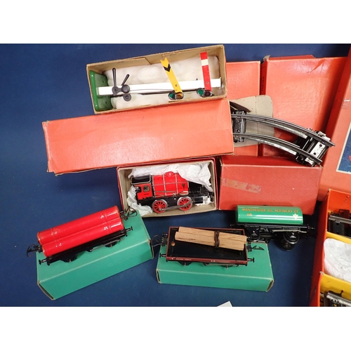 1122 - A boxed Hornby 0 gauge clockwork No.21 Passenger Set, a boxed M1 Locomotive, boxed No.50 Low sided W... 