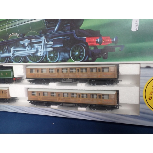 1134 - A boxed Hornby 00 gauge Intercity 225 Set (box damaged) and a boxes 'The Flying Scotsman' Set