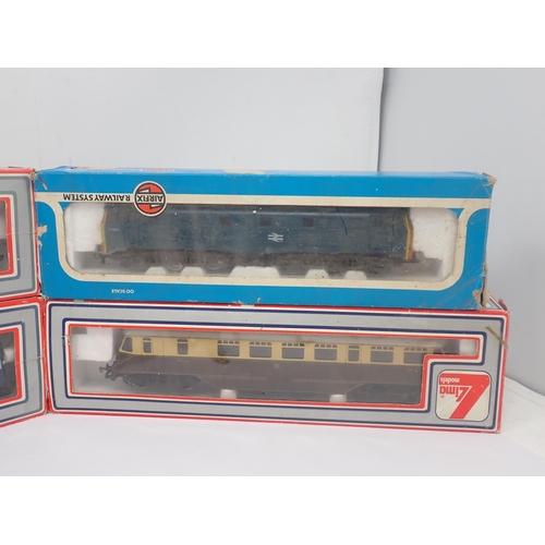 1137 - A boxed Lima 00 gauge DMU, a boxed Lima G.W.R. Railcar and a boxed Airfix Class 31 diesel Locomotive... 