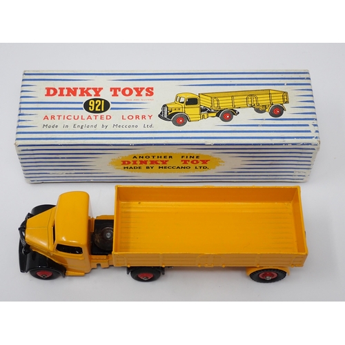 1151 - A boxed Dinky Toys yellow Articulated Lorry