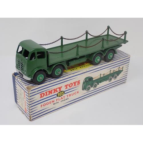 1152 - A boxed Dinky Toys No.905 green Foden chain side Flat Truck