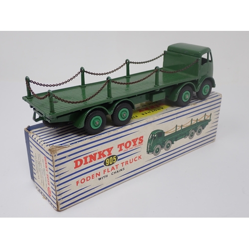 1152 - A boxed Dinky Toys No.905 green Foden chain side Flat Truck