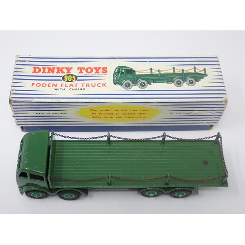 1152 - A boxed Dinky Toys No.905 green Foden chain side Flat Truck