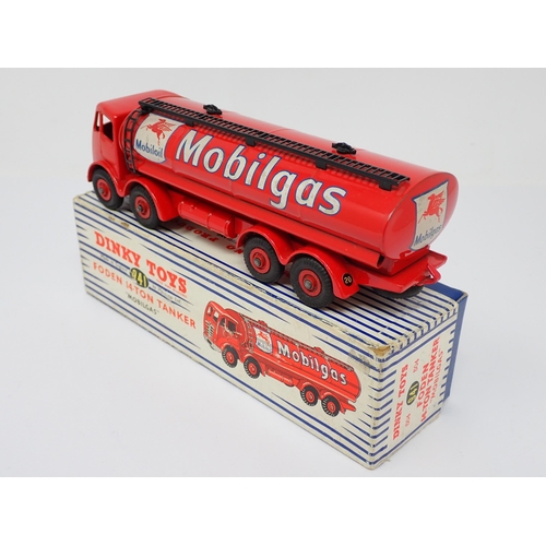 1182 - A boxed Dinky Toys No.941 Foden 14-Ton 'Mobilgas' Tanker