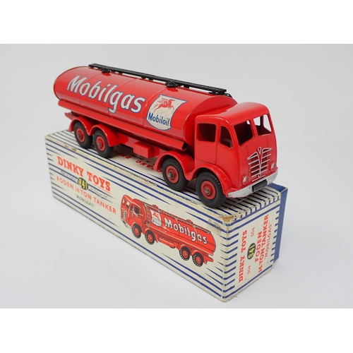 1182 - A boxed Dinky Toys No.941 Foden 14-Ton 'Mobilgas' Tanker