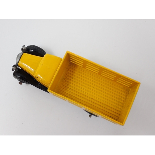 1226 - A Dinky Toys 25F yellow Produce Wagon