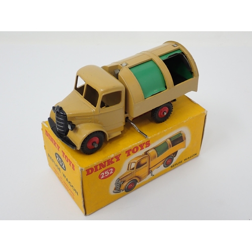 1230 - A boxed Dinky Toys No.252 Refuse Wagon