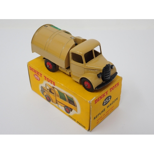 1230 - A boxed Dinky Toys No.252 Refuse Wagon